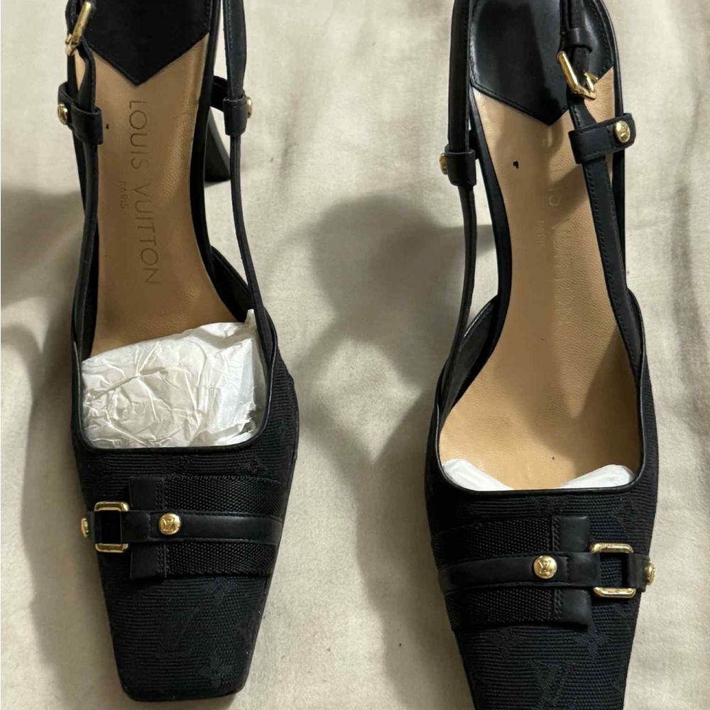 Louis Vuitton Black Heels Elegant Design